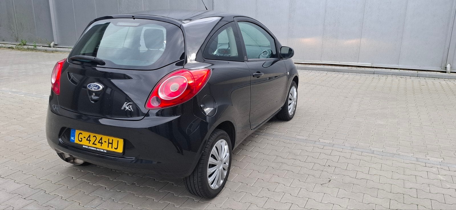 Ford Ka 1.2 51KW 2009 Zwart nieuwe APK, 153000k, en airco., Auto's, Voorwielaandrijving, 1242 cc, 4 cilinders, 4 stoelen
