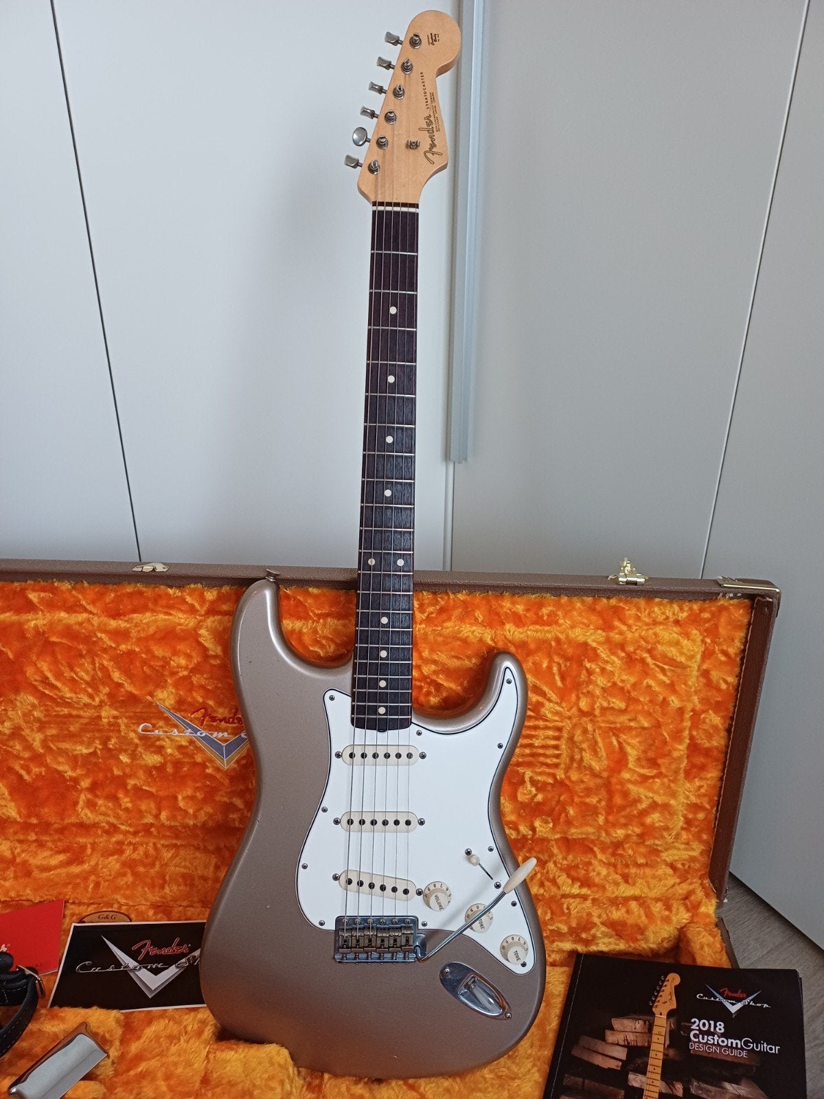 Fender Custom Shop 1963 Stratocaster Shoreline Gold, Muziek en Instrumenten, Ophalen, Gebruikt, Solid body, Fender