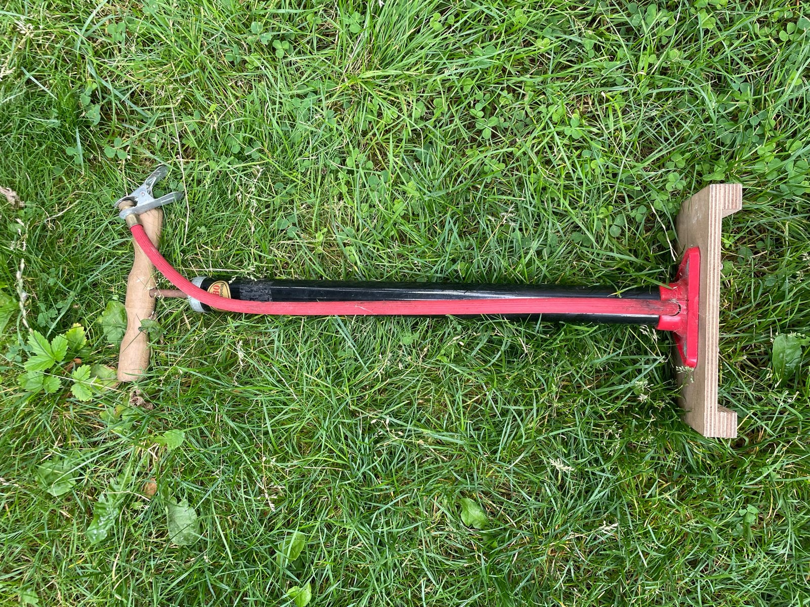 Vintage fietspomp met houten handvat, Ophalen, Gebruikt
