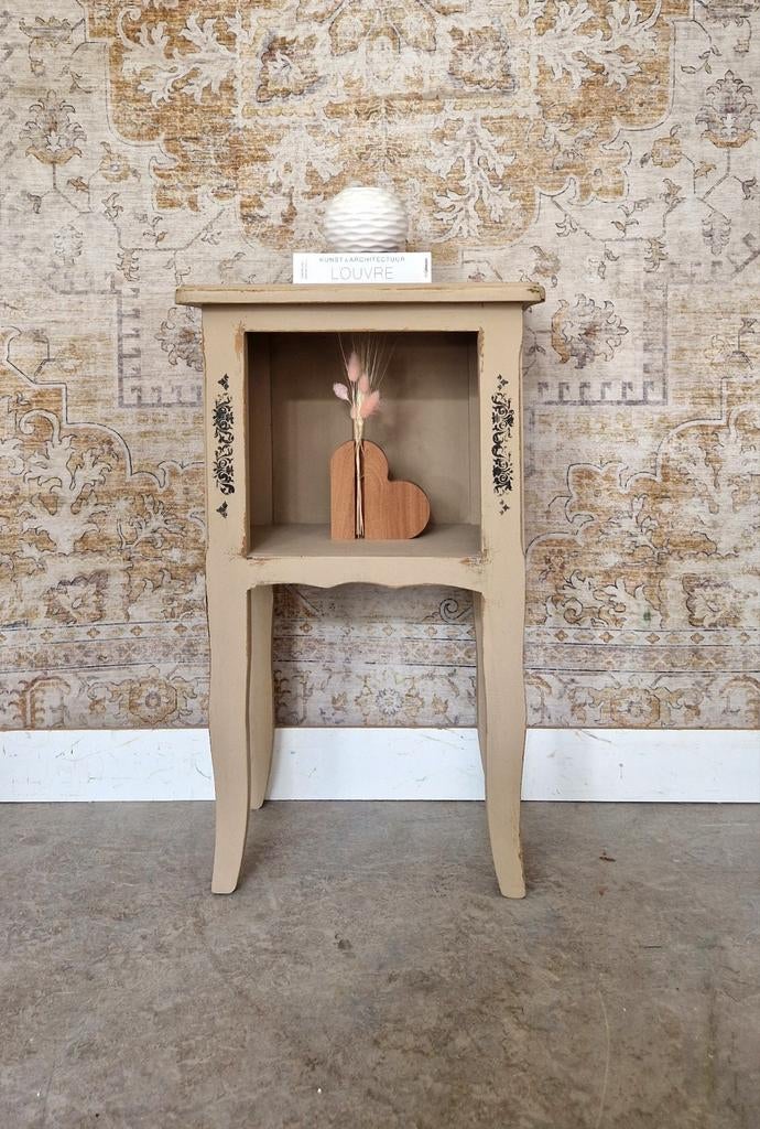Queen Anne kastje/ vintage bijzettafel, Huis en Inrichting, Slaapkamer | Nachtkastjes, Ophalen, Donyavimin@gmail.com, Minder dan 45 cm