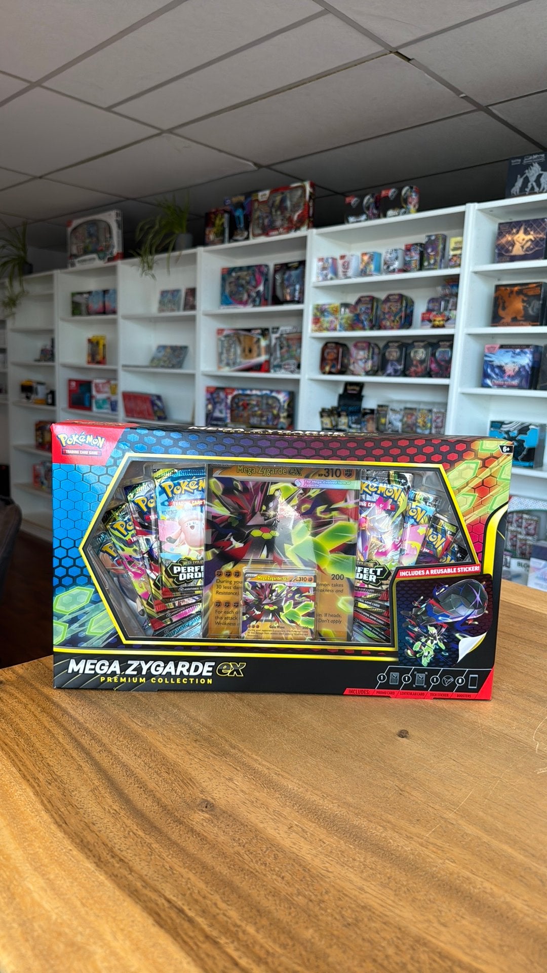 Pokémon Mega Zygarde EX Premium Collection, Ophalen of Verzenden, Zo goed als nieuw