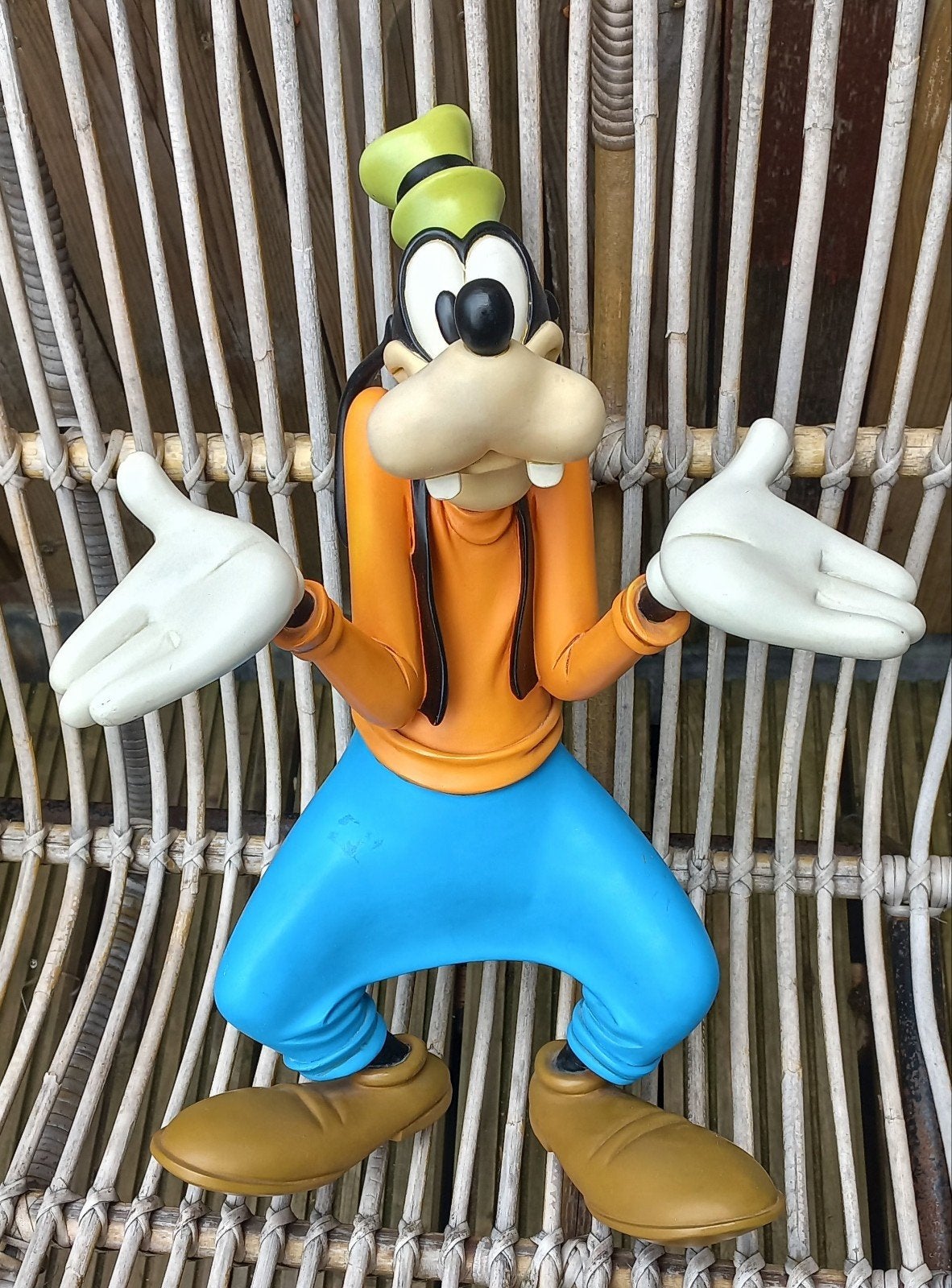 Goofy Disney figuur 44cm kunsthars - met gebreken, Ophalen, Goofy of Pluto, Gebruikt, Beeldje of Figuurtje