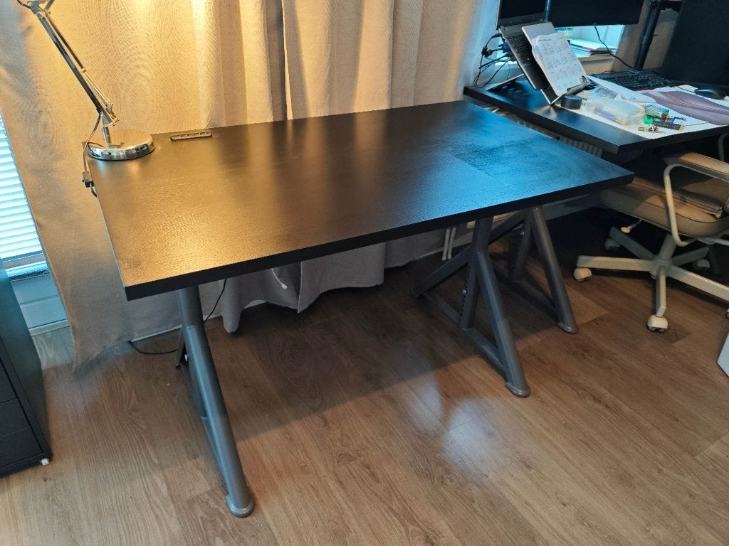 IKEA IDÅSEN bureau / werktafel, Huis en Inrichting, Bureaus, Ophalen
