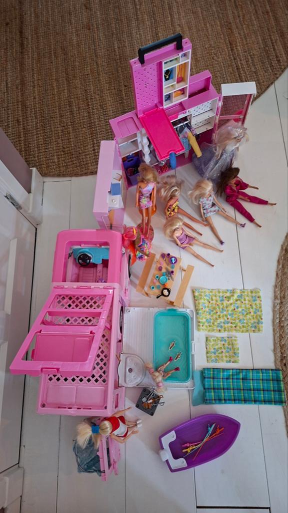 Barbie camper én kledingkast, Ophalen, Gebruikt, Toebehoren