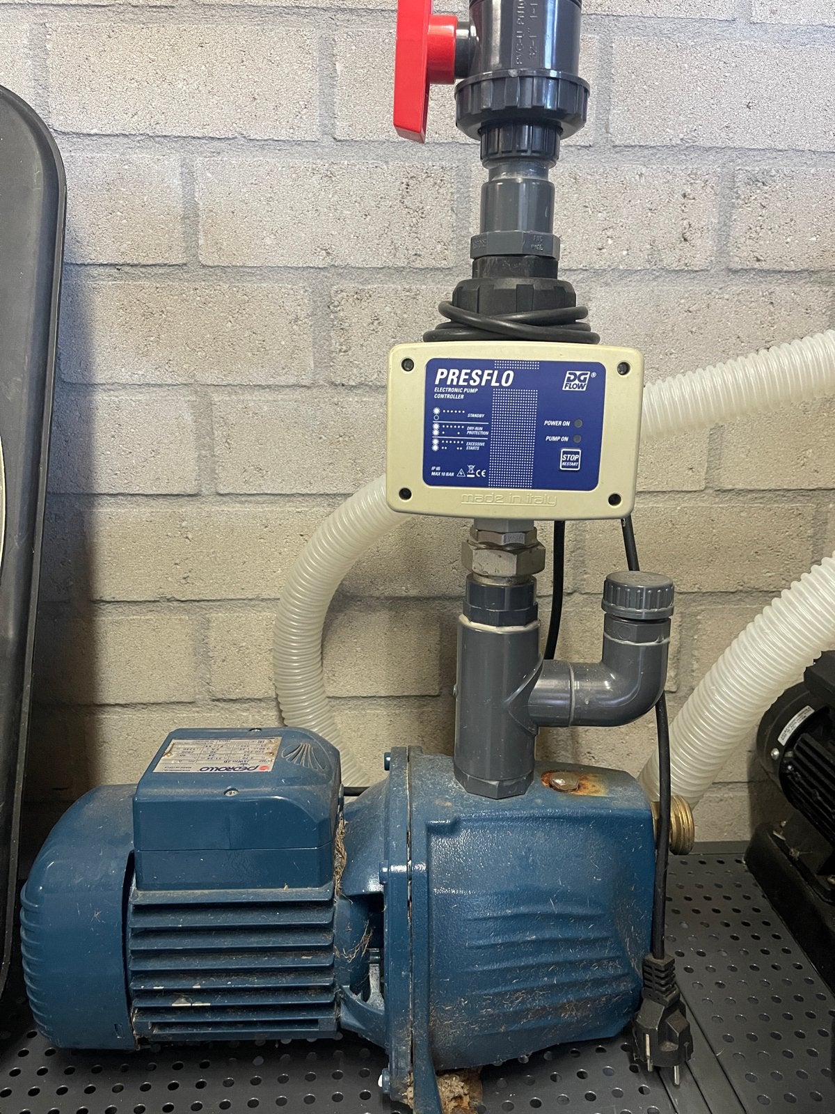 Hydrofoorpomp met Presflo elektronische pompcontroller, Tuin en Terras, Waterpompen, Ophalen, Gebruikt, Elektrisch, Hydrofoorpomp