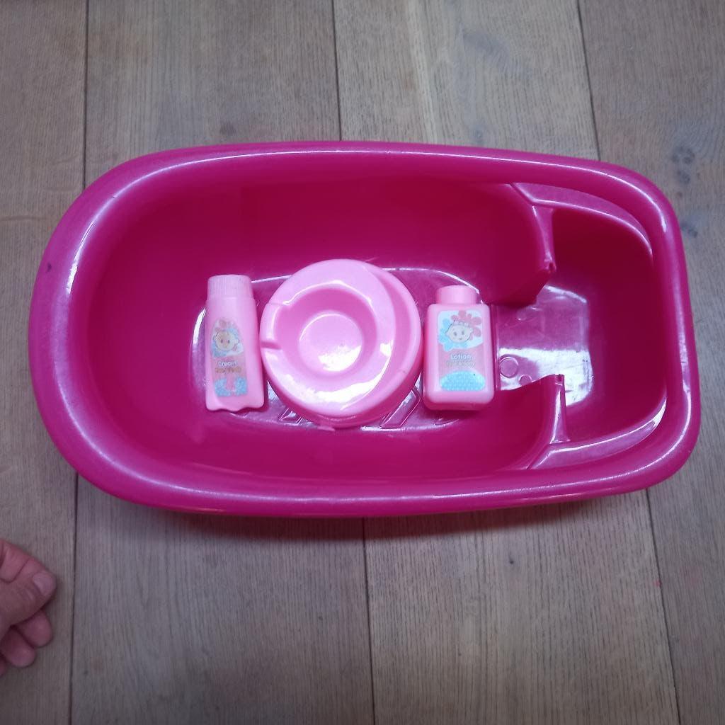 Roze poppenbadje, roze potje, creme en shampoo, Ophalen of Verzenden, Gebruikt, Overige typen
