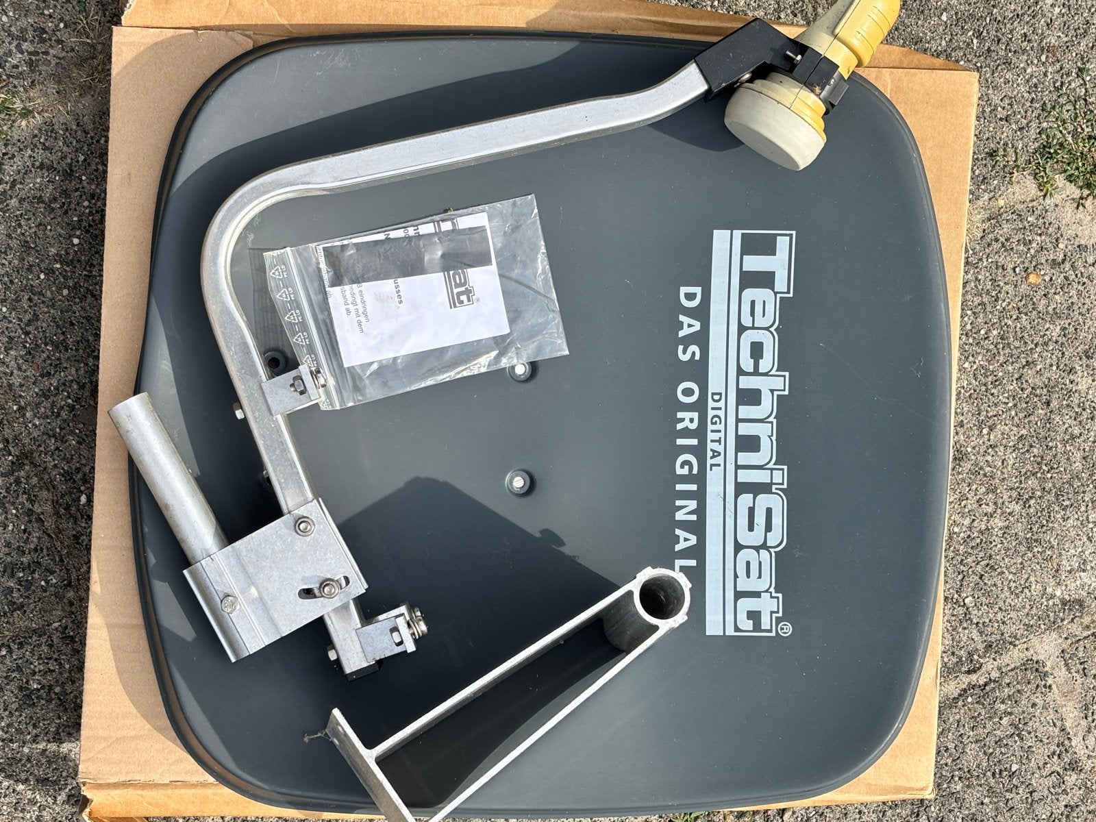 Technisat 55cm schotel met 1 LNB, Ophalen of Verzenden, Gebruikt, (Schotel)antenne, Overige merken
