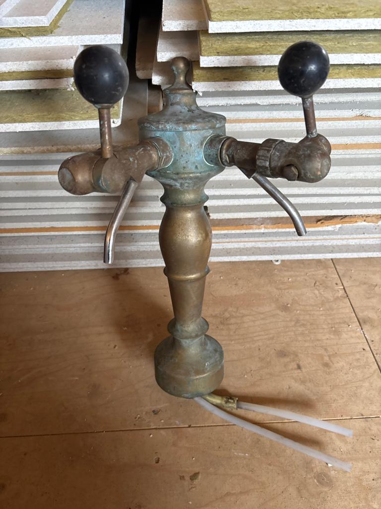 Antieke messing  biertap met twee kranen, Ophalen, Gebruikt, Overige typen, Overige merken