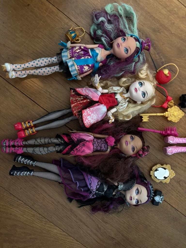 Ever after high poppen, Ophalen of Verzenden, Zo goed als nieuw, Barbie