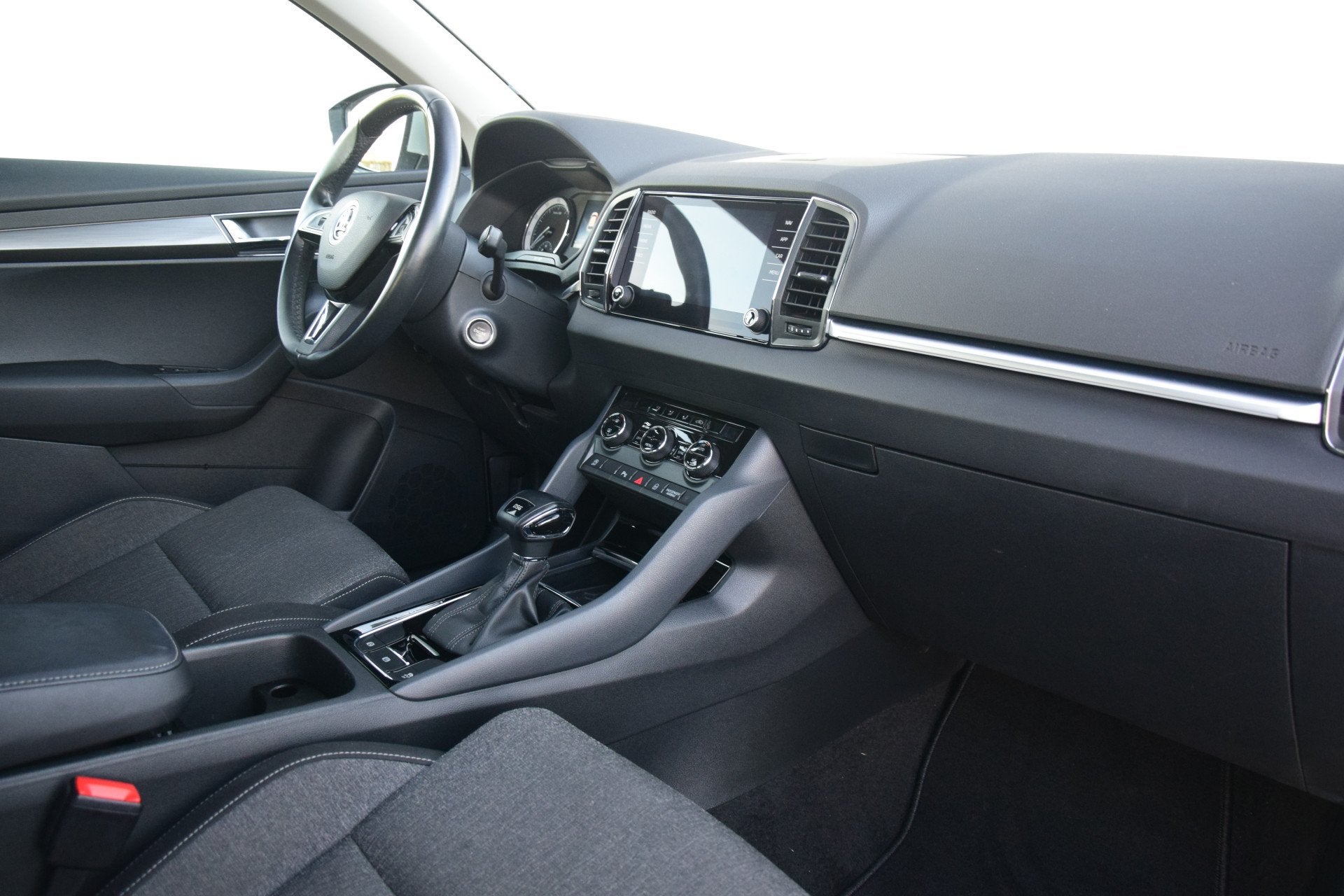 Skoda Karoq 1.5 TSI ACT Business Edition Led Navi/Camera Pdc, Auto's, Dealer onderhouden, Stof, 4 cilinders, 150 pk