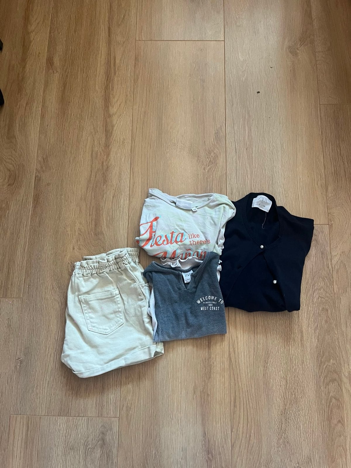 Zomerkleding set: shorts, T-shirts en vestje, Ophalen, Gebruikt, Jongen of Meisje