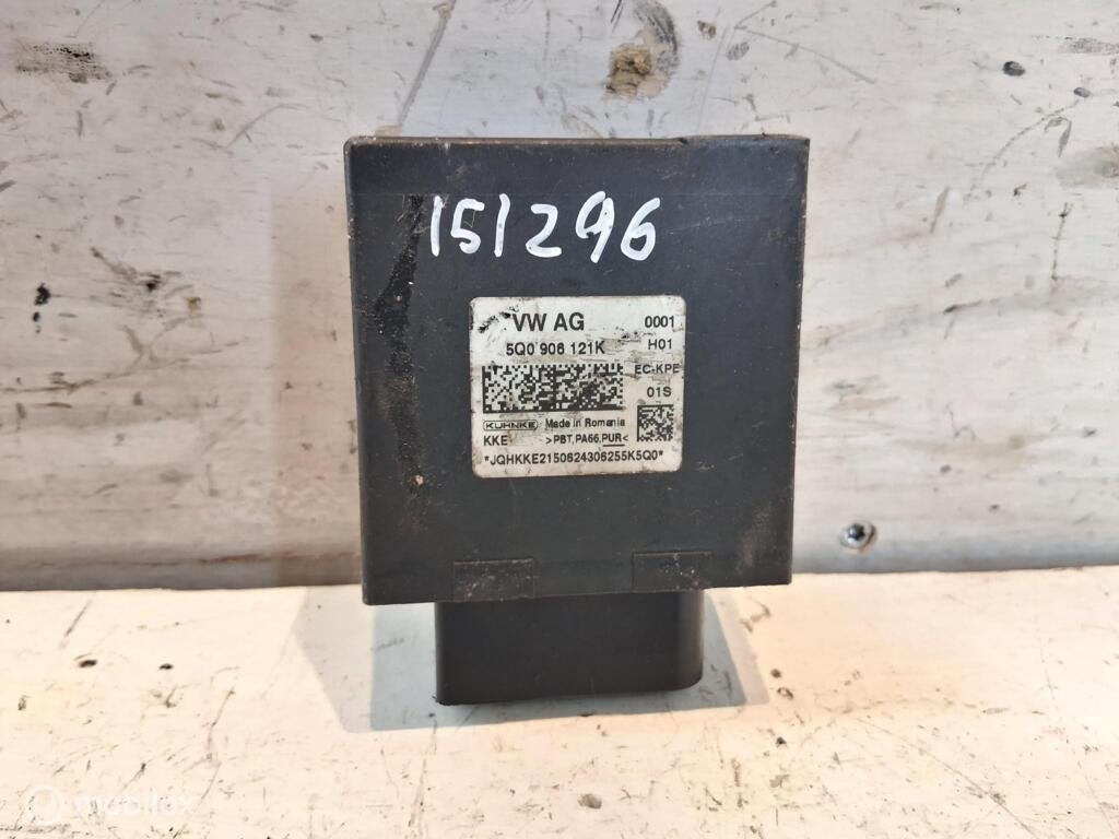 Brandstofpomp relais Vw E-Golf ('14-'20) 5Q0906121K, Gebruikt, Volkswagen, Ophalen of Verzenden, Volkswagen