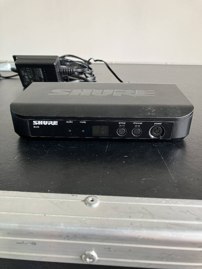 Shure BLX4 ontvanger band K14 614-638MHZ, Ophalen of Verzenden, Zo goed als nieuw, Zangmicrofoon, Draadloos