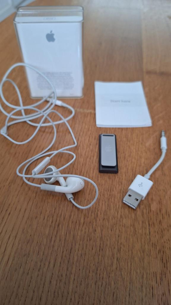 Apple iPod Shuffle 4e generatie - Compleet met doos, Audio, Tv en Foto, Mp3-spelers | Apple iPod, Zo goed als nieuw, Shuffle, Minder dan 2 GB