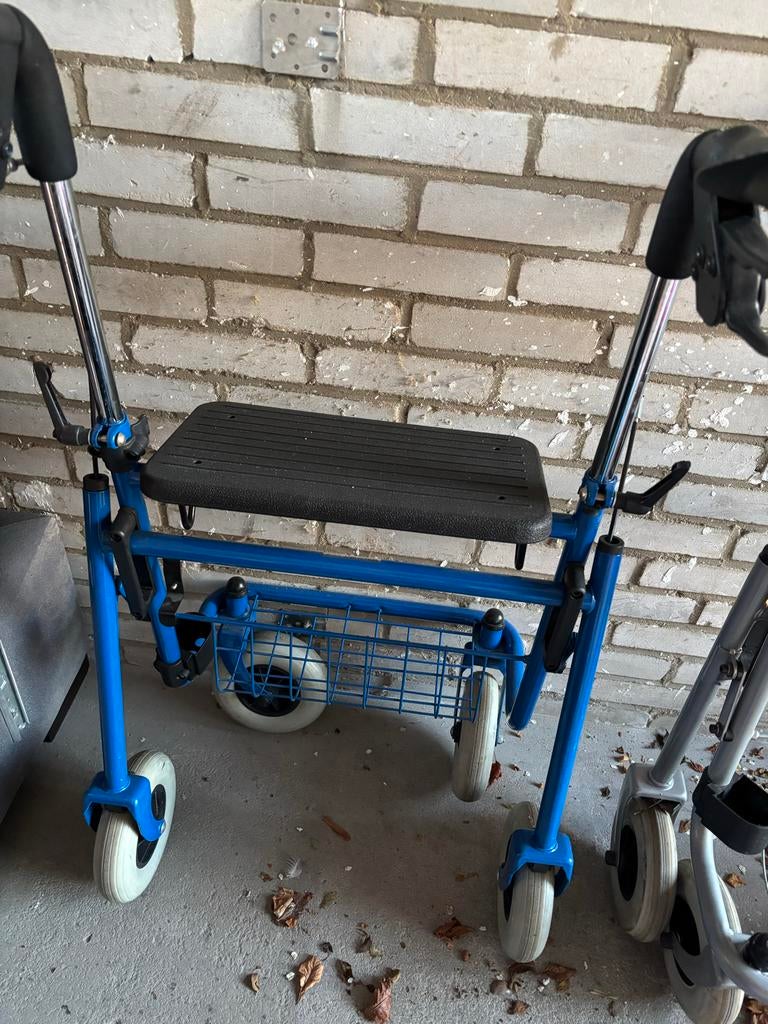 Rollator blauw, Ophalen, Opvouwbaar, Zo goed als nieuw