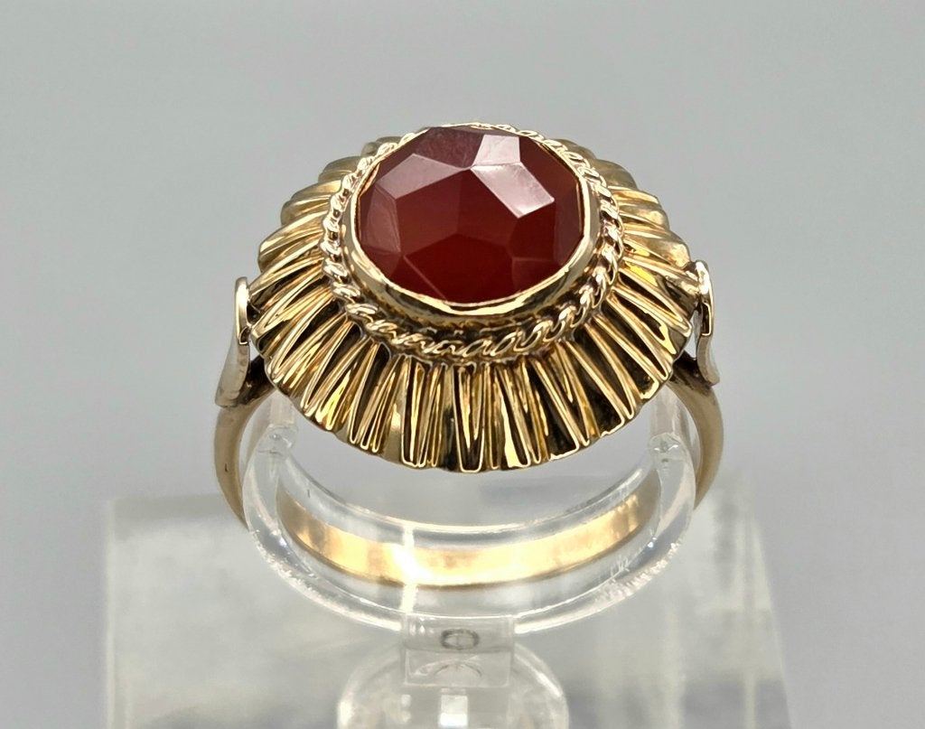 Gouden Vintage ring met edelsteen carneool. 2026/419, Ophalen of Verzenden, Goud, Ring, Met edelsteen