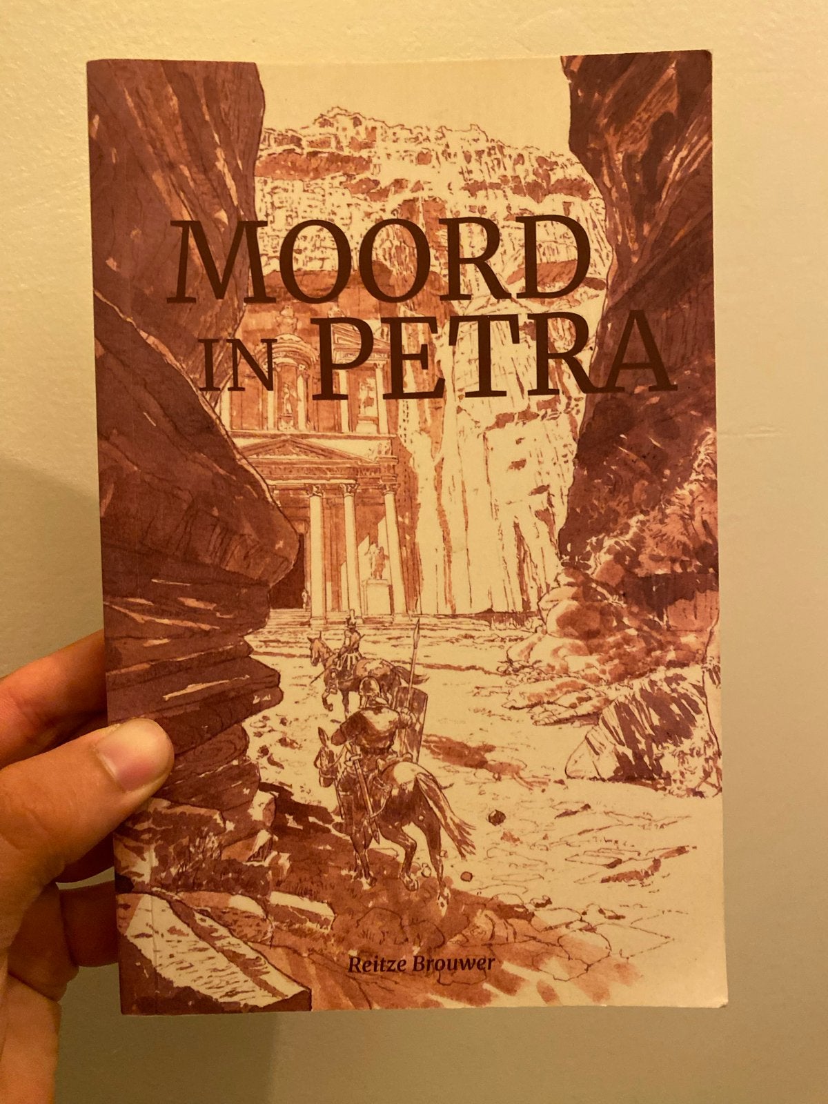 Moord in Petra - Reitze Brouwer (Historische Roman), Ophalen of Verzenden, Zo goed als nieuw, Europa overig