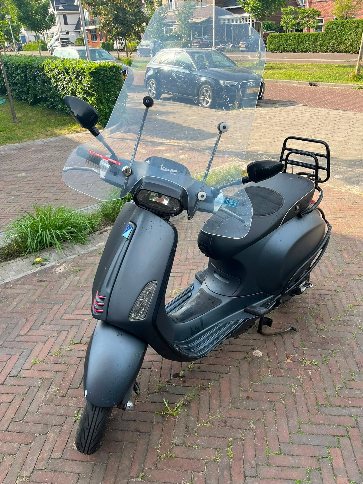 Mooie Vespa scooter (2014) + vrijwel nieuw beenkleed, Ophalen, Gebruikt, Benzine