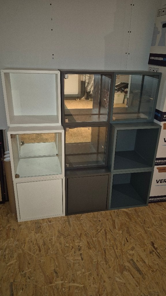 IKEA Eket kastjes 9 stuks inclusief wandmontage materiaal, Ophalen, Met deur(en), Overige houtsoorten, Zo goed als nieuw
