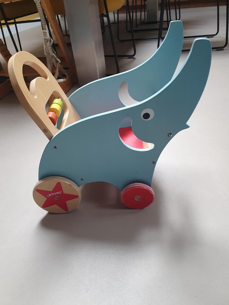 Janod Houten Poppenwagen Olifant - Gekleurd Duwspeelgoed, Kinderen en Baby's, Speelgoed | Houten speelgoed, Ophalen of Verzenden
