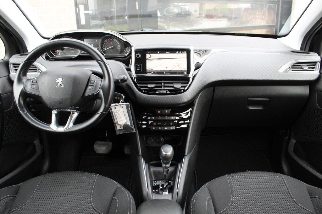 Peugeot 208 1.2 PureTech Allure / Camera / Navigatie / Autom, Gebruikt, 1199 cc, Met garantie (alle), Blauw