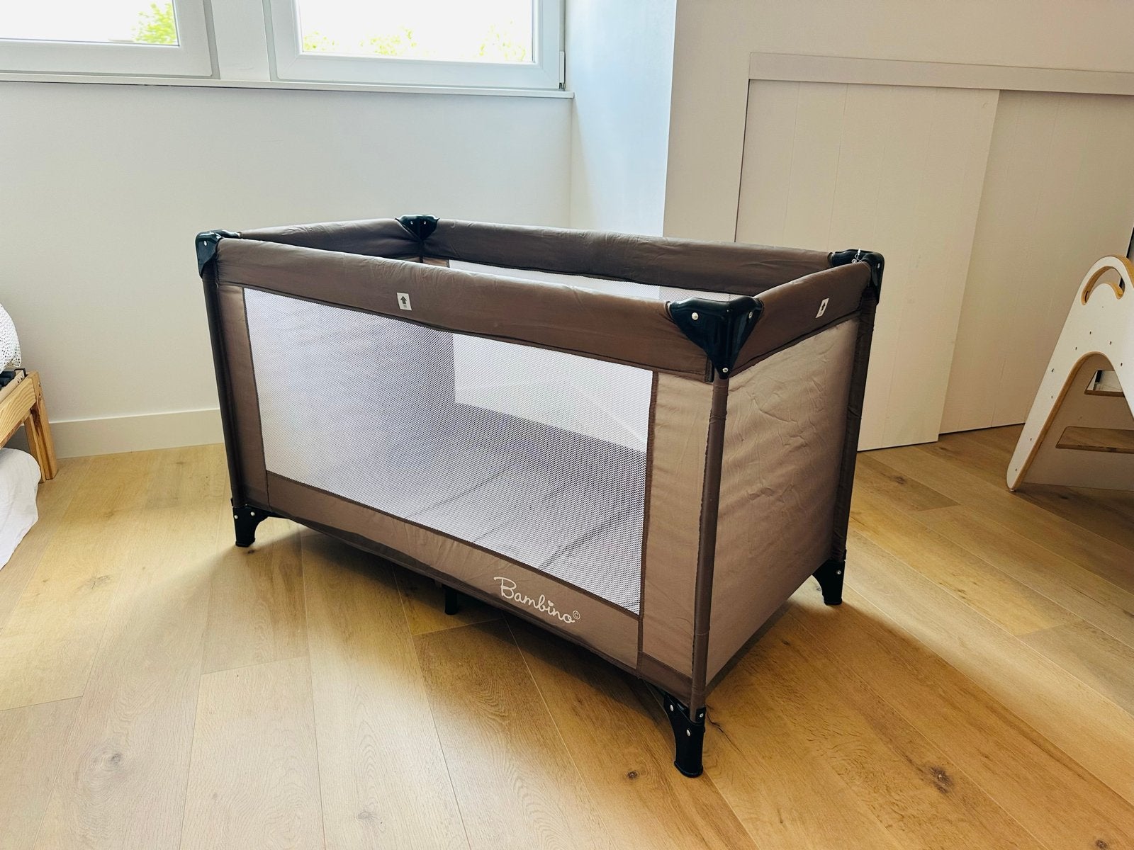 Bambino Reiswieg/Box - Compact en Draagbaar, Kinderen en Baby's, Boxen, Zo goed als nieuw, Rechthoekig, Wieltjes, Ophalen