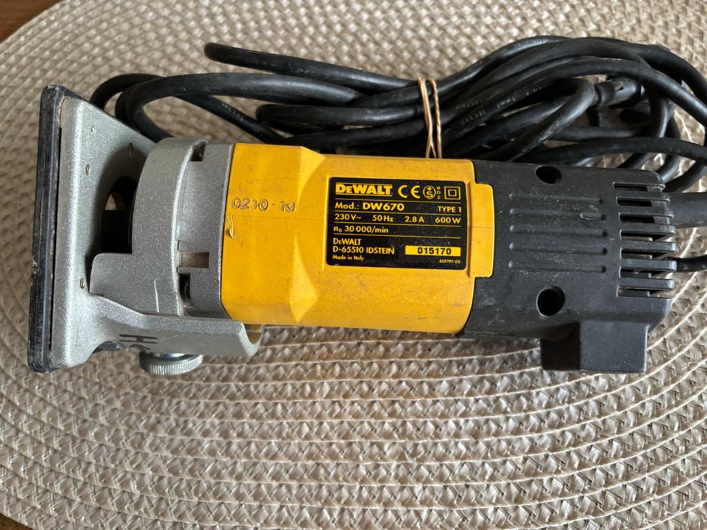 DeWalt DW670 kantenfrees 600W, Doe-het-zelf en Verbouw, Gereedschap | Freesmachines, Ophalen of Verzenden, Gebruikt, Elektrisch