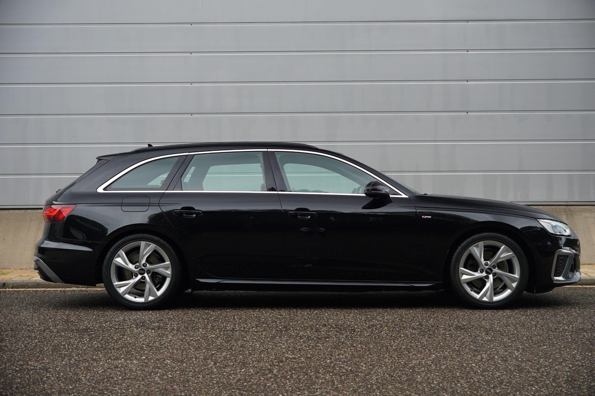 Audi A4 Avant 35 TFSI 150pk MHEV S Edition | Verwarmb.Stuur, Gebruikt, 4 cilinders, Zwart, Origineel Nederlands