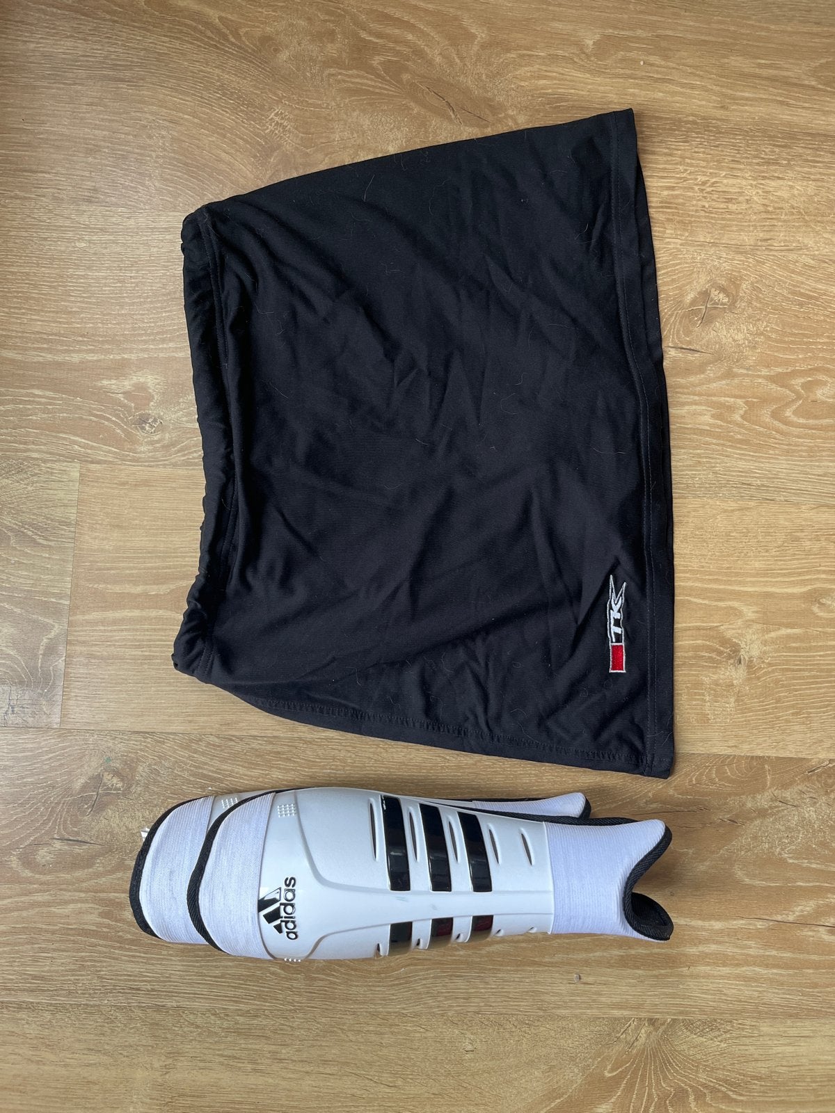 Adidas scheenbeschermers en zwart hockeyrokje maat S, Ophalen of Verzenden, Gebruikt, Overige typen