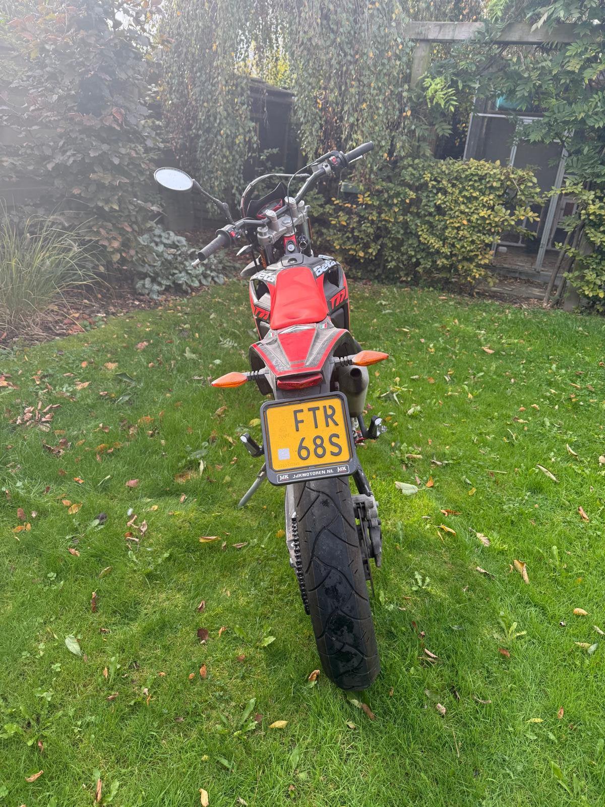 Beta RR 50 motard sport zwart, Fietsen en Brommers, Zo goed als nieuw, 50 cc, 5 versnellingen, Ophalen
