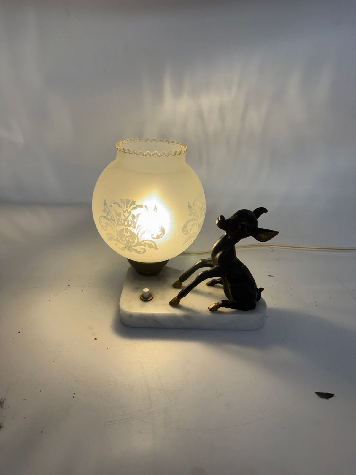 Art Deco Tafellampje met Elegant Hertje op Marmeren Voet, Ophalen of Verzenden