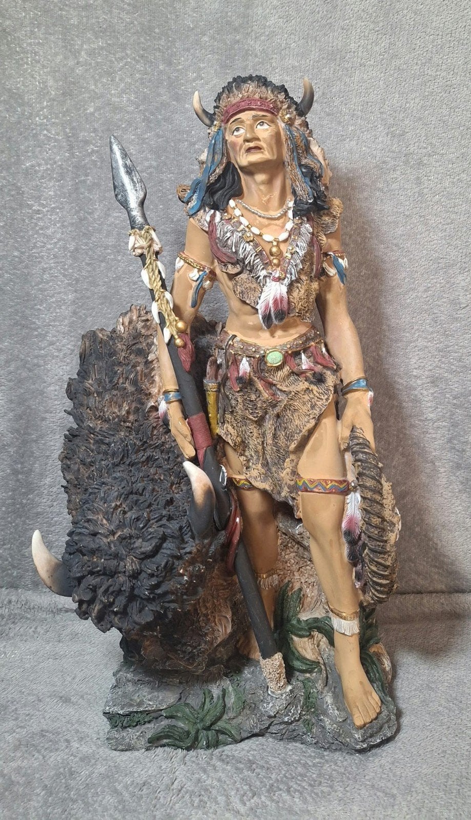 Groot Indianenbeeld met Bizon Hoofd en Speer, Antiek en Kunst, Ophalen, 50 - 100 cm, Beeld, Composieten
