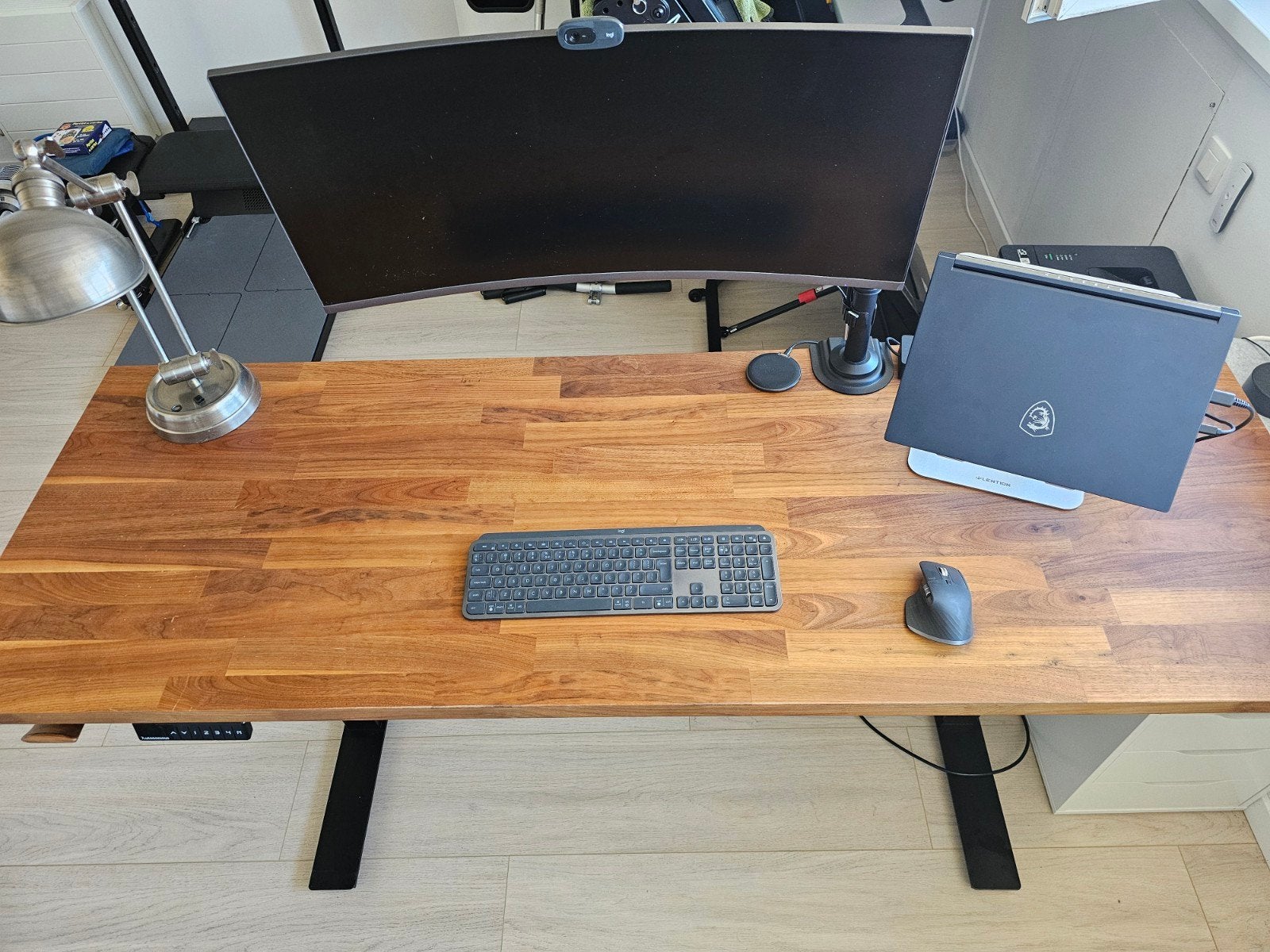 Autonomous Zit-sta bureau met IKEA keukenblad en extra's, Ophalen