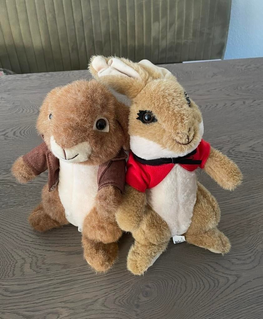 Twee Peter Rabbit knuffels, Kinderen en Baby's, Speelgoed | Knuffels en Pluche, Ophalen of Verzenden, Zo goed als nieuw, Konijn