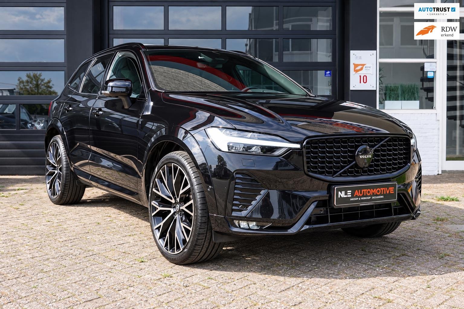 Volvo XC60 2.0 B4 R-Design Panorama Standkachel 22Inch, Auto's, Dealer onderhouden, Gebruikt, 4 cilinders, 1969 cc