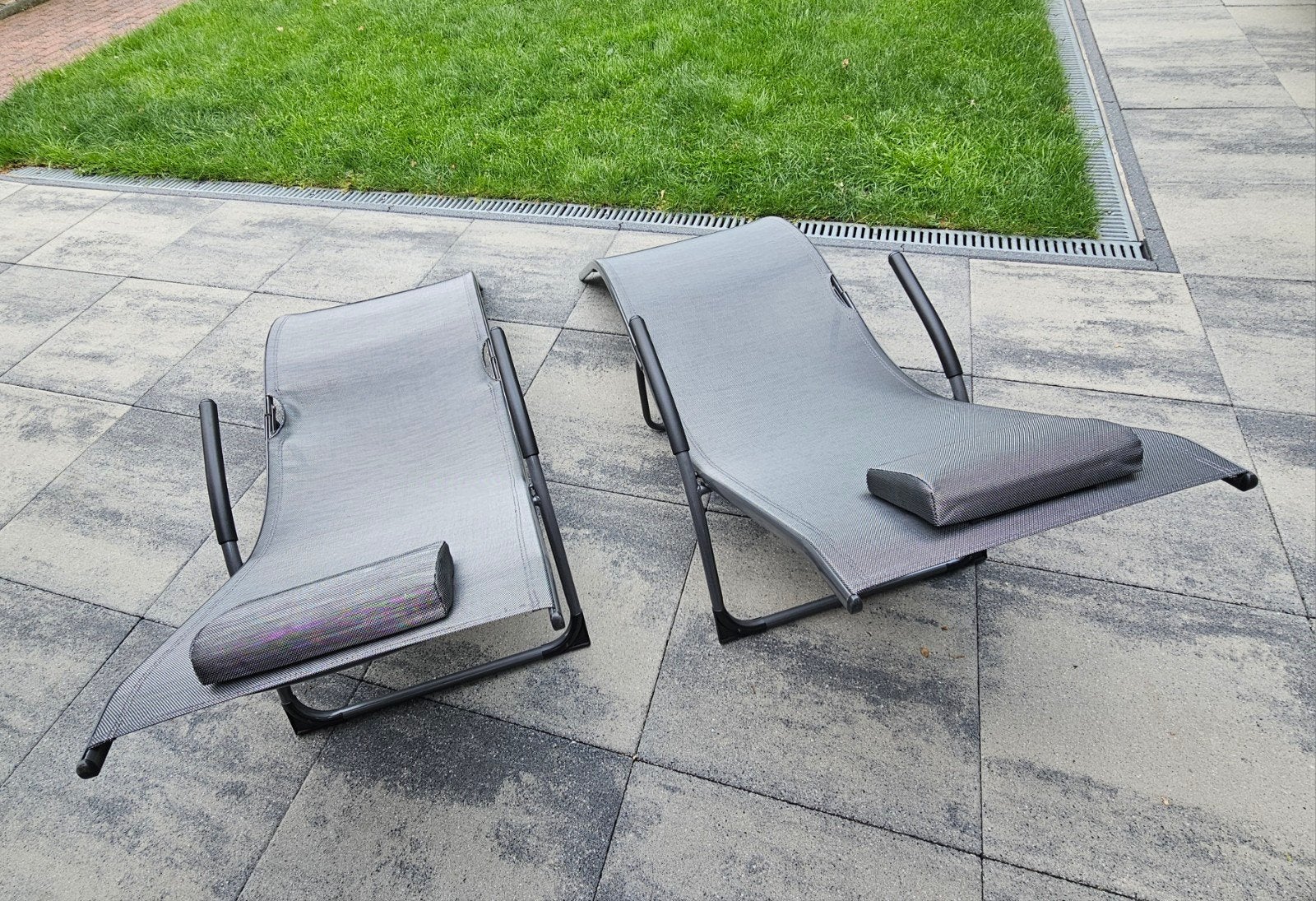 2x Verstelbare en Inklapbare Ligstoelen - Grijs, Tuin en Terras, Ophalen