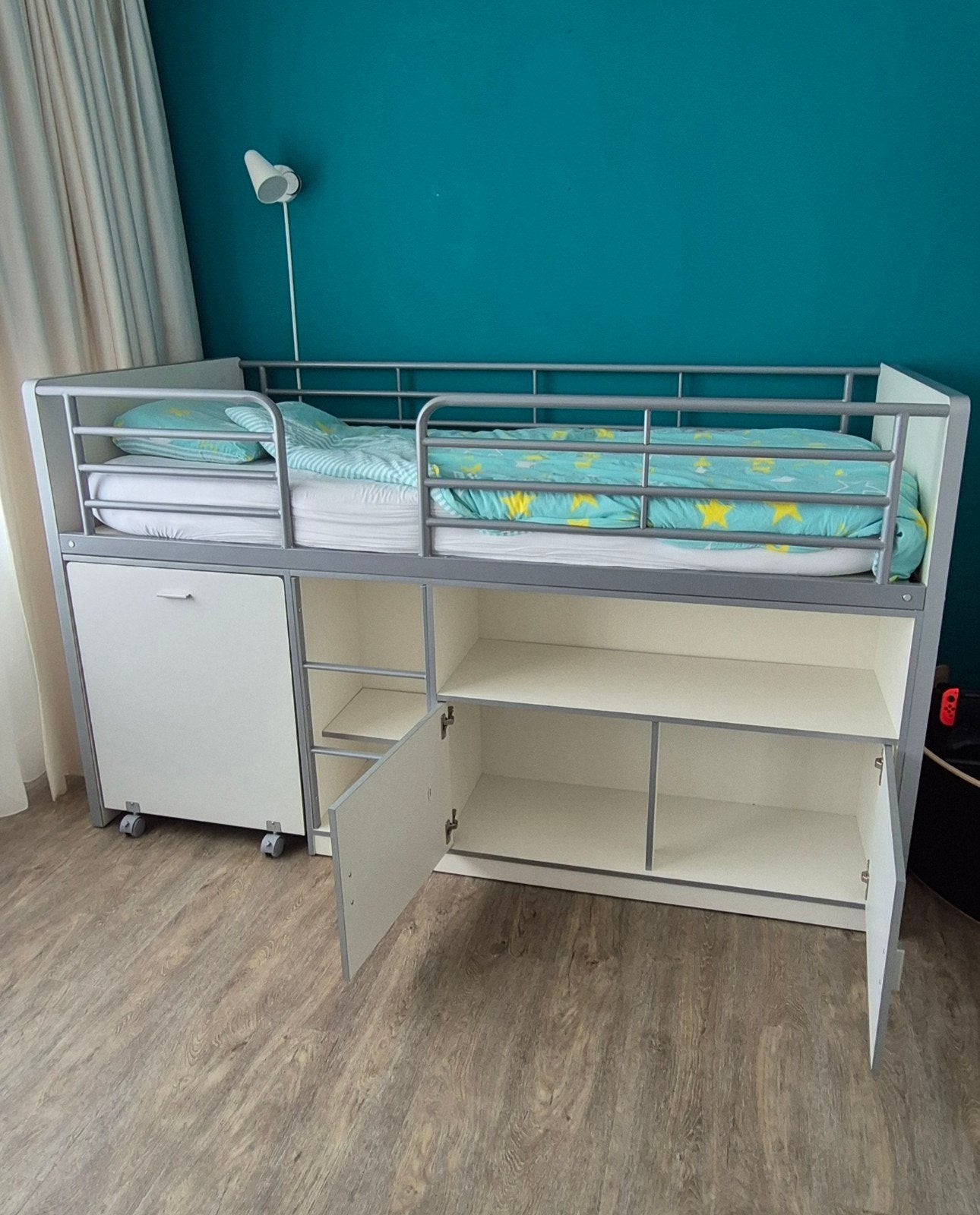 Foto 4 van Halfhoogslaper 90x200 met bureau en evt matras - MOET WEG!!