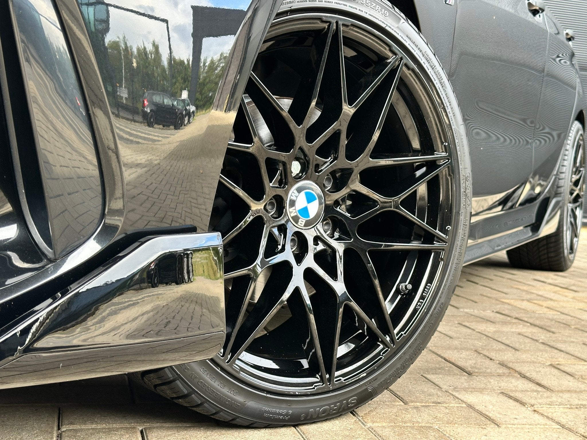 BMW 1 Serie 118i AUT M-SPORT | LED | HiFi | Stoelverwarm. |, Auto's, 136 pk, Gebruikt, 1290 kg, Zwart
