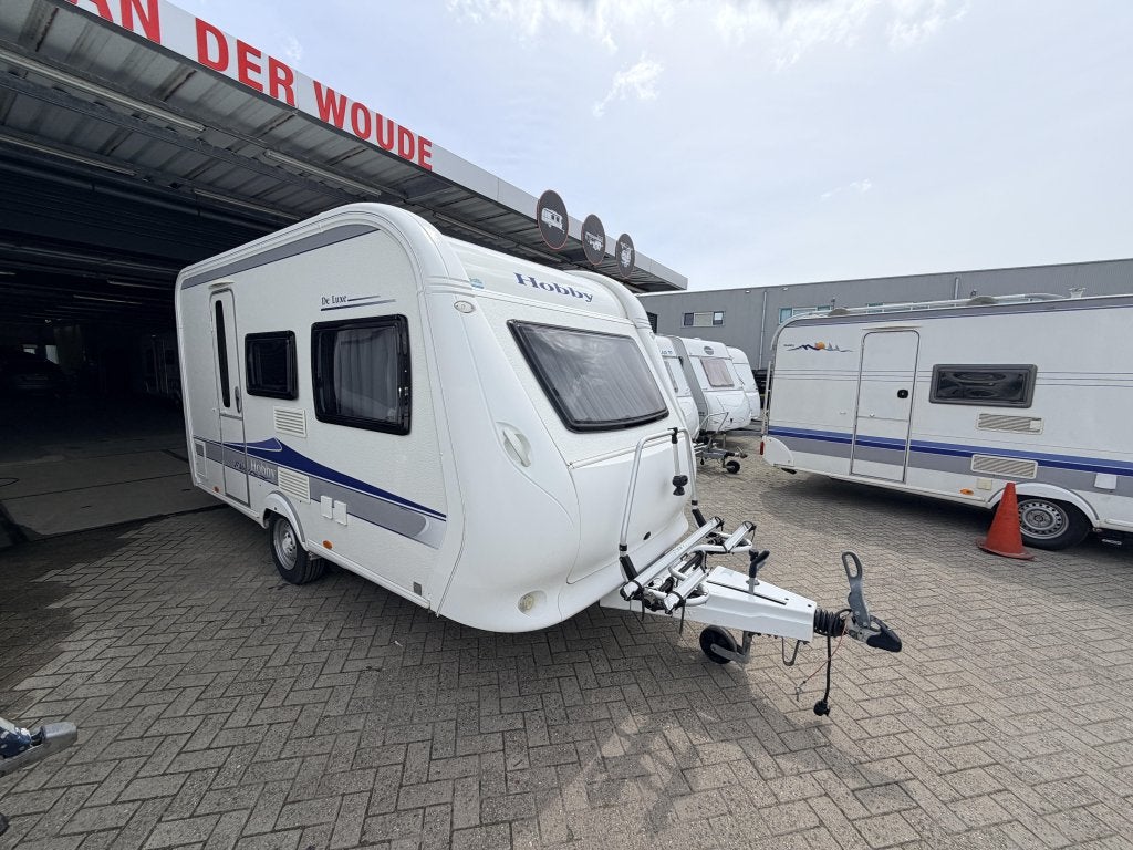 Hobby De Luxe 400 SF Mover, Zitje Dwarsbed, Caravans en Kamperen, Caravans, Standaardzit, Hobby, Bedrijf, 750 - 1000 kg