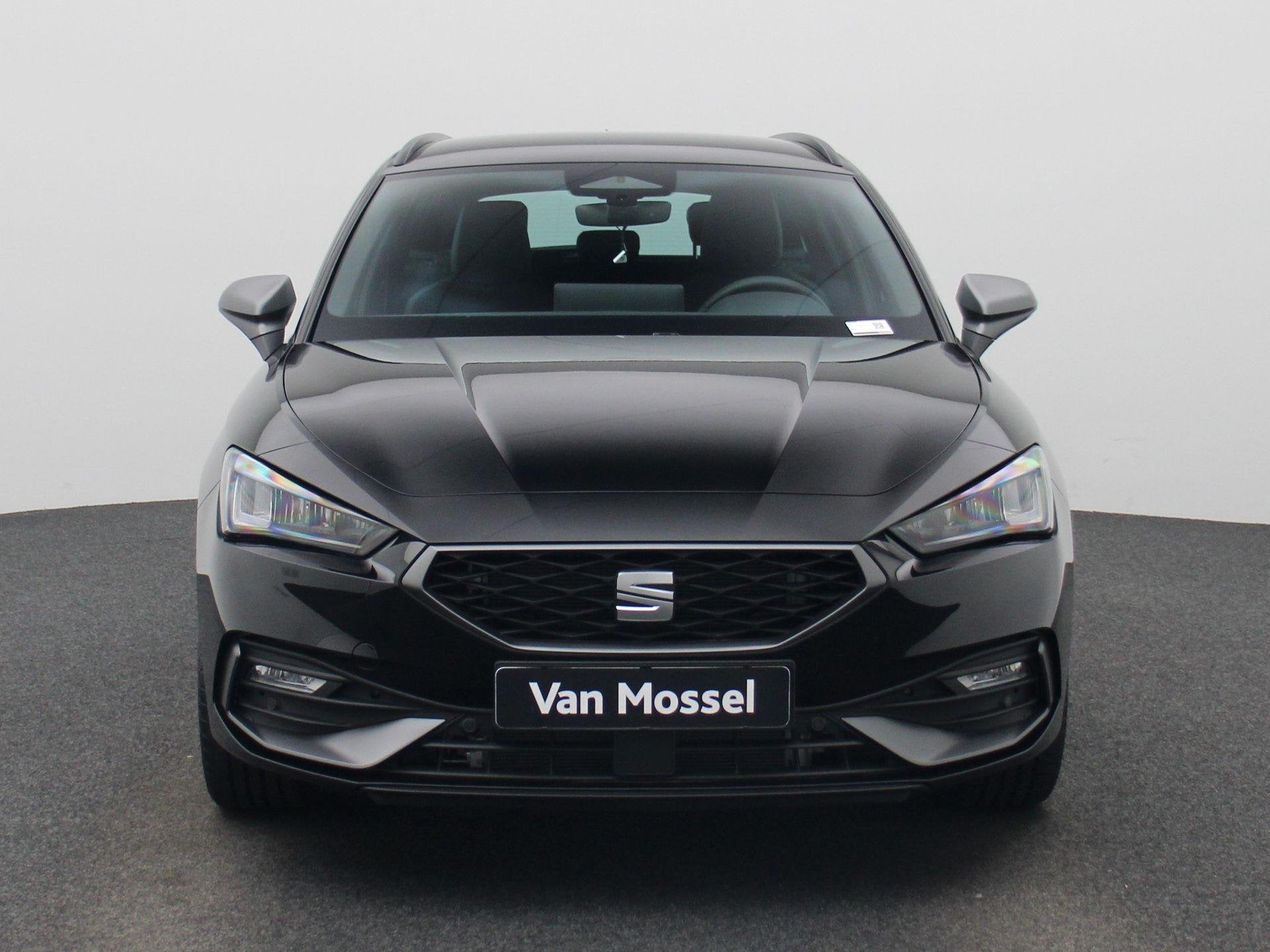 SEAT Leon Sportstourer 1.5 TSI e-Hybrid FR Business 204 PK |, Auto's, Stof, 4 cilinders, Nieuw, 1700 kg