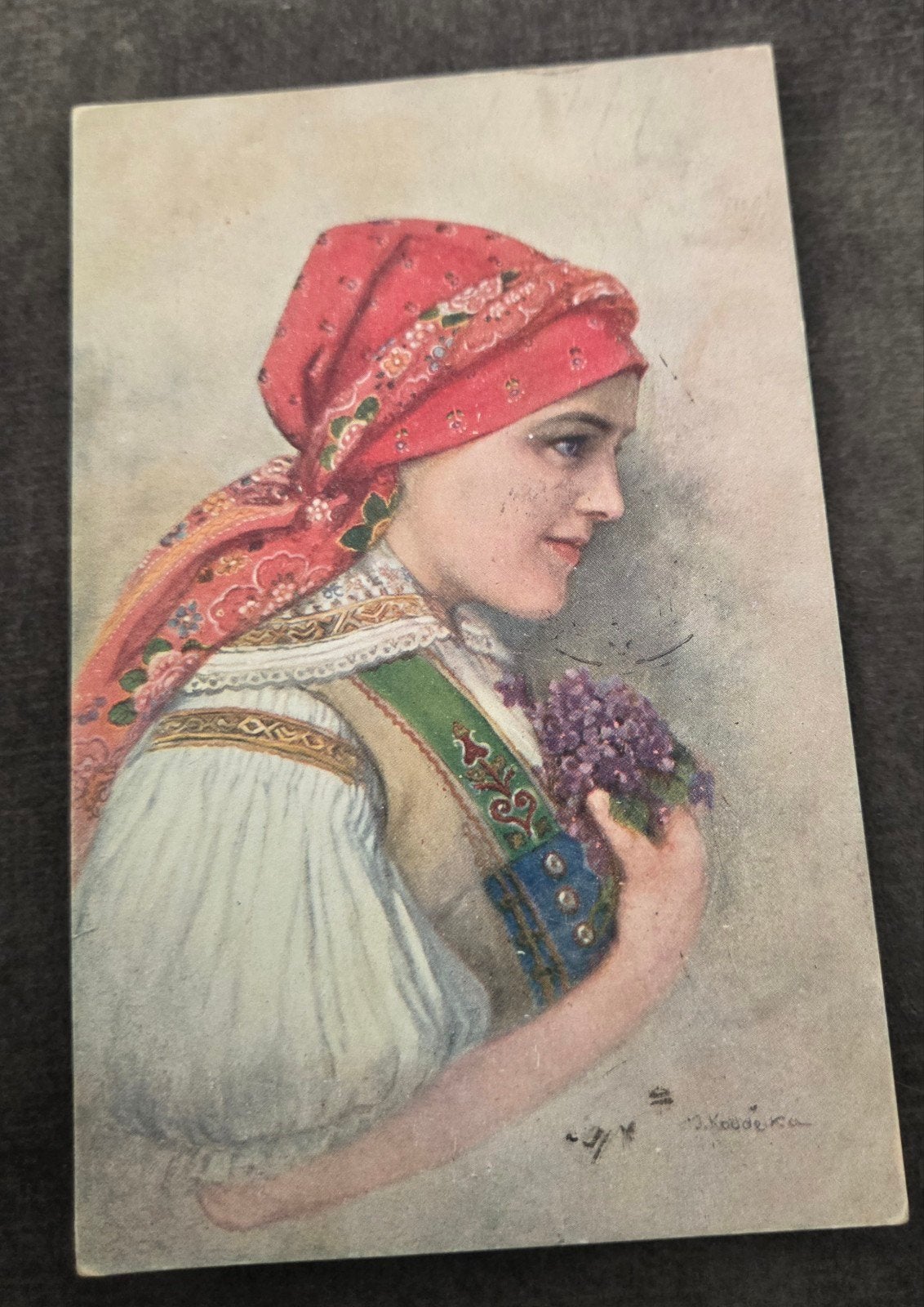 Oude Ansichtkaart: Vrouw in Klederdracht met Bloemen, Verzamelen, Verzenden, Voor 1920, Gelopen, Klederdracht