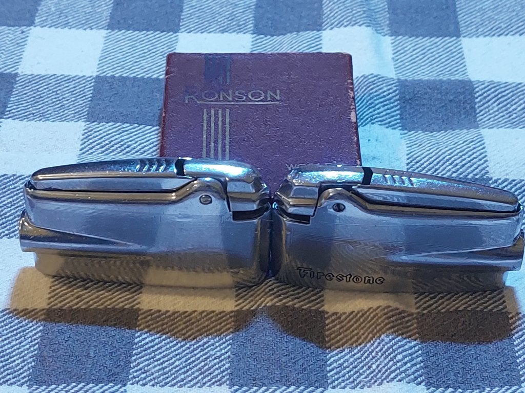 2 vintage Ronson aanstekers + Ronson S.21 accessoiresdoos, Ophalen of Verzenden, Gebruikt, Aansteker