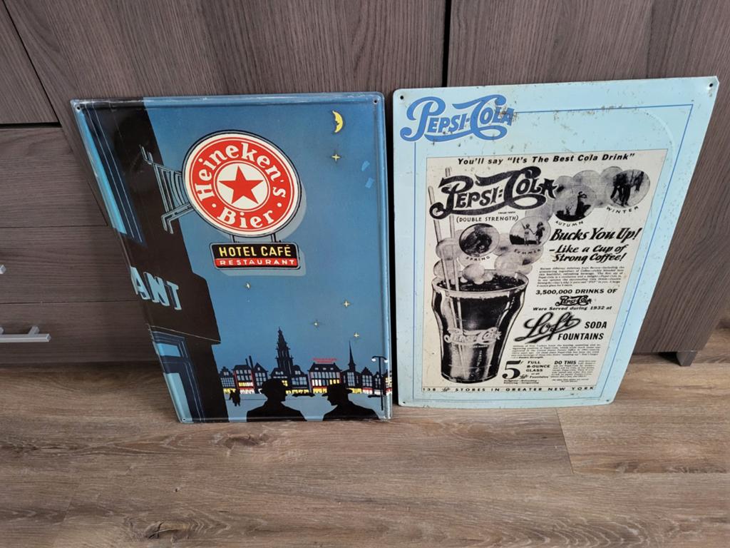 2 Horeca Borden Heineken en pepsi, Ophalen of Verzenden, Gebruikt