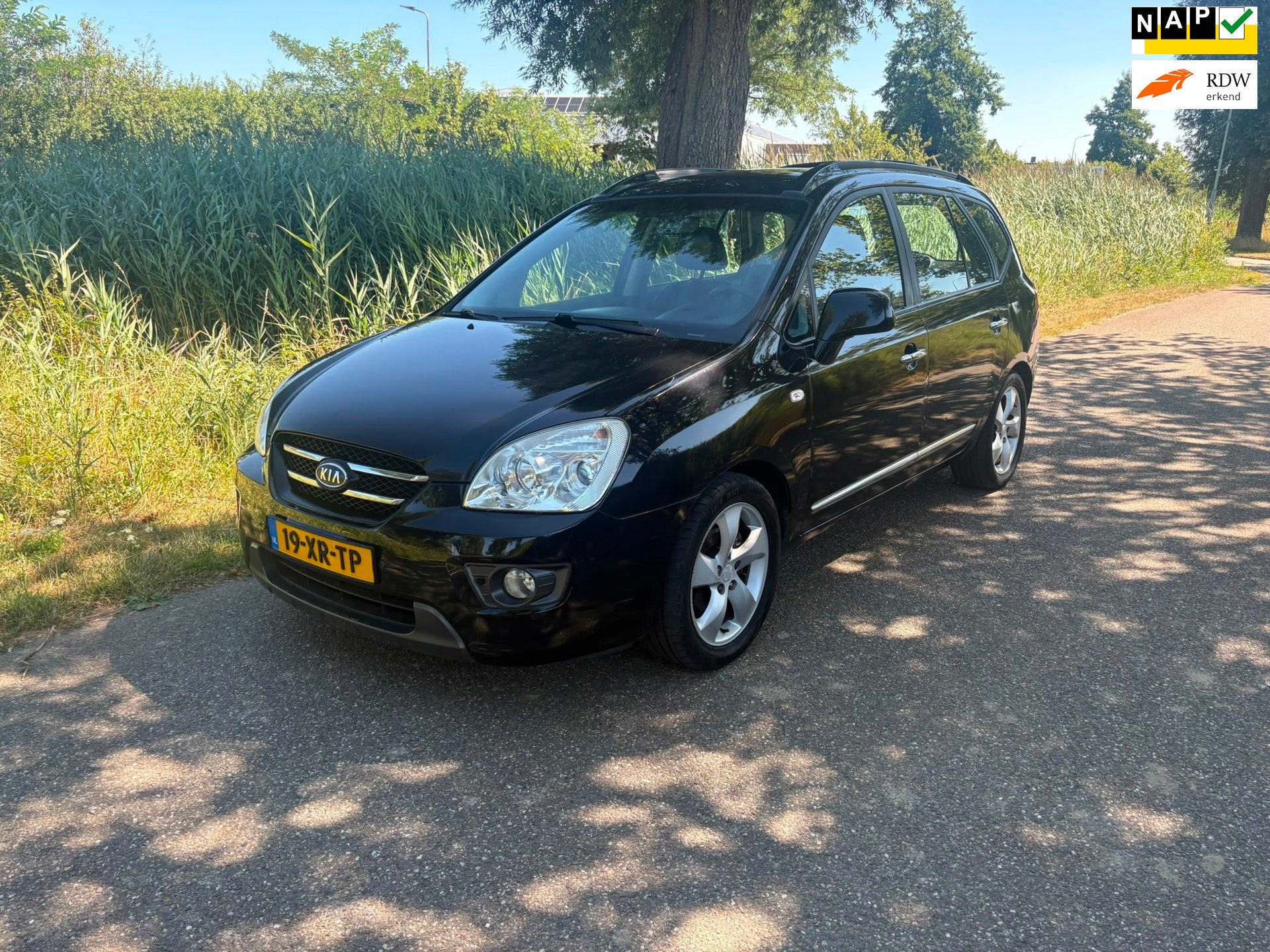 Kia Carens 2.0 CVVT X-clusive Airco Cruise Navi Leder Bekled, Auto's, Kia, Voorwielaandrijving, 1998 cc, Gebruikt, Zwart