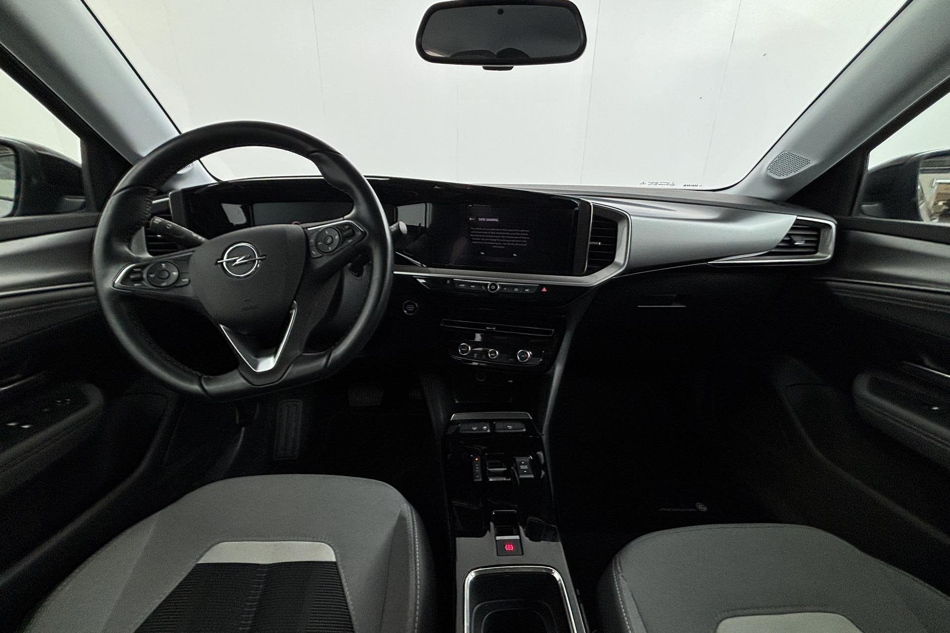 Opel Mokka-e Elegance 50-kWh 11kw bl. Stille kracht in een v, Auto's, Opel, Gebruikt, Zwart, Parkeersensor, Mokka-e