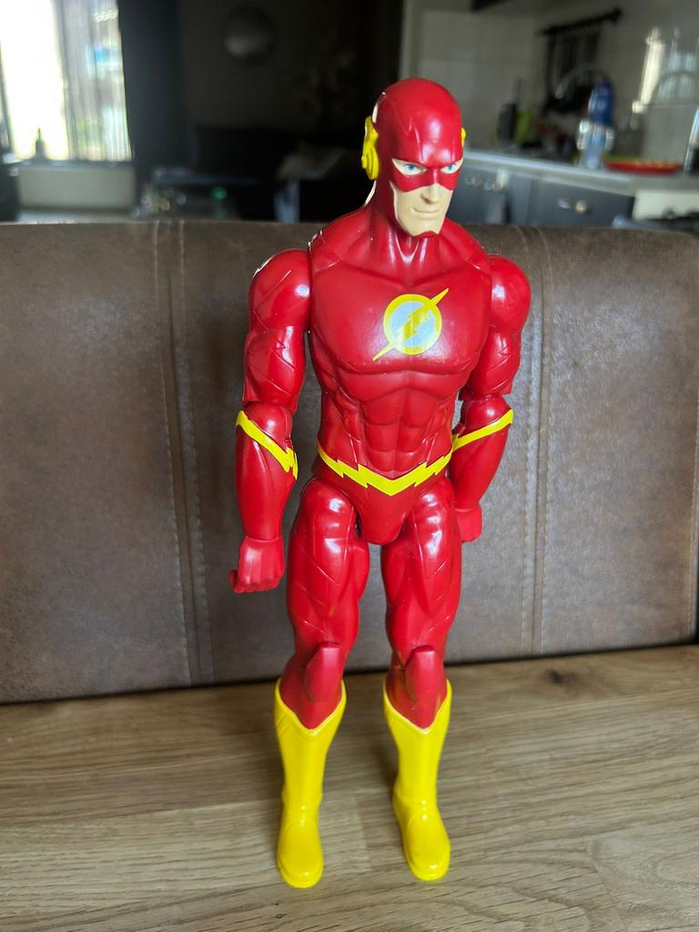 Marvel en DC Comics actiefiguren: Flash en Red Hulk, Ophalen of Verzenden, Zo goed als nieuw