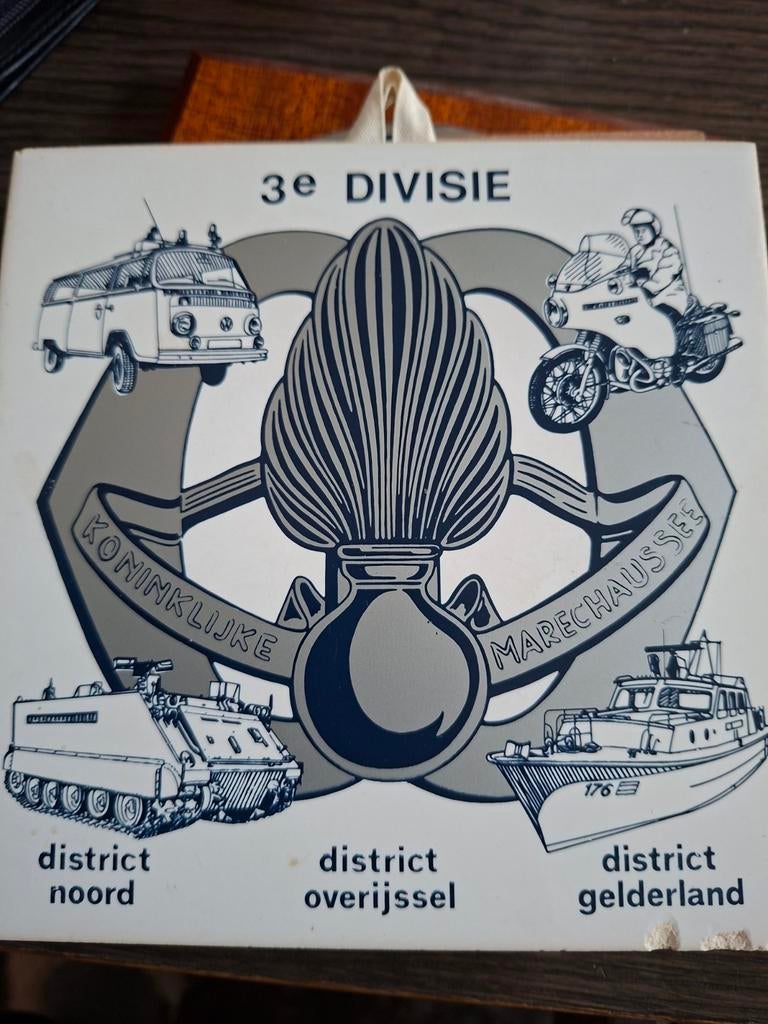 Tegeltje Koninklijke Marechaussee 3e Divisie 15x15cm, Ophalen of Verzenden