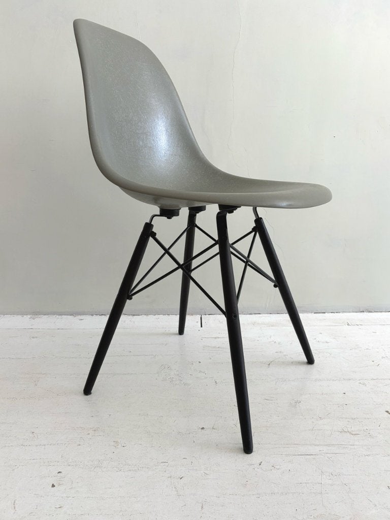 Vitra Eames Fiberglass Chair DSW, Raw umber, Ophalen, Scandinavian design, Eén, Overige kleuren