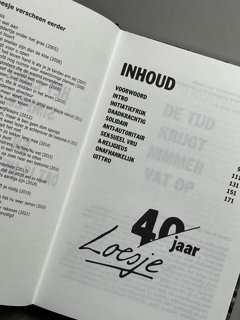Het lijkt simpel en dat is het ook. Loesje 40 jaar (2023), Boeken, Maatschappij en Samenleving, Ophalen of Verzenden, Zo goed als nieuw