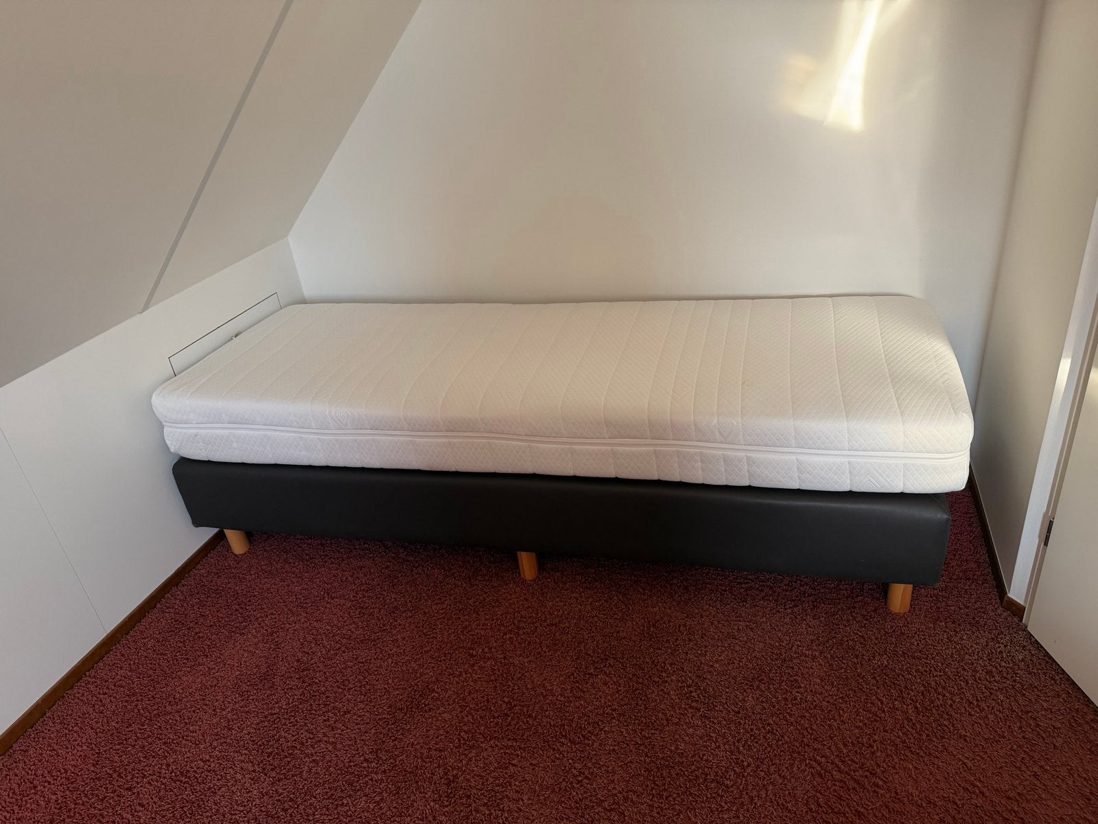 Eenpersoonsbed met matras - Zo goed als nieuw, Ophalen, Bruin, Zo goed als nieuw, 200 cm